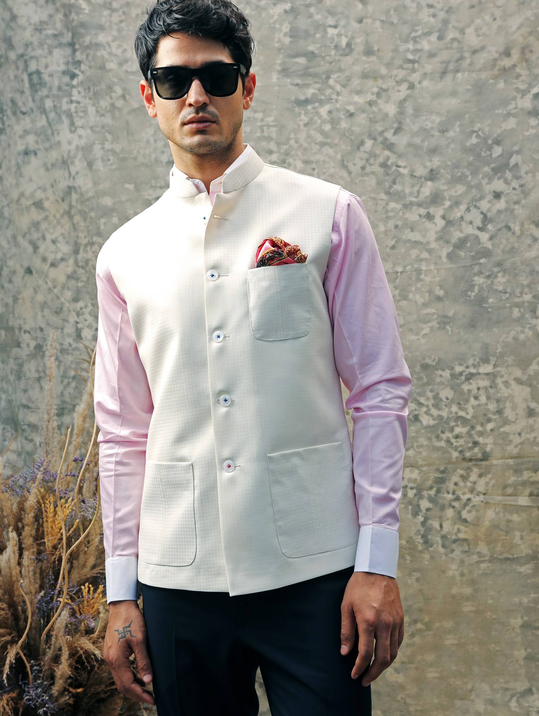 Sojanya (Since 1958) Men's Silk Blend Off White Kurta Pyjama & RoyalBlue Nehrujacket  Combo